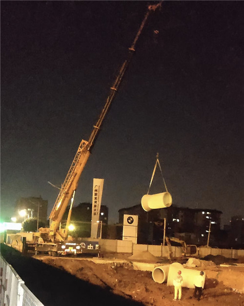 霸州市“弯臂矫正”—— 吊车的 “形变补偿” 技术